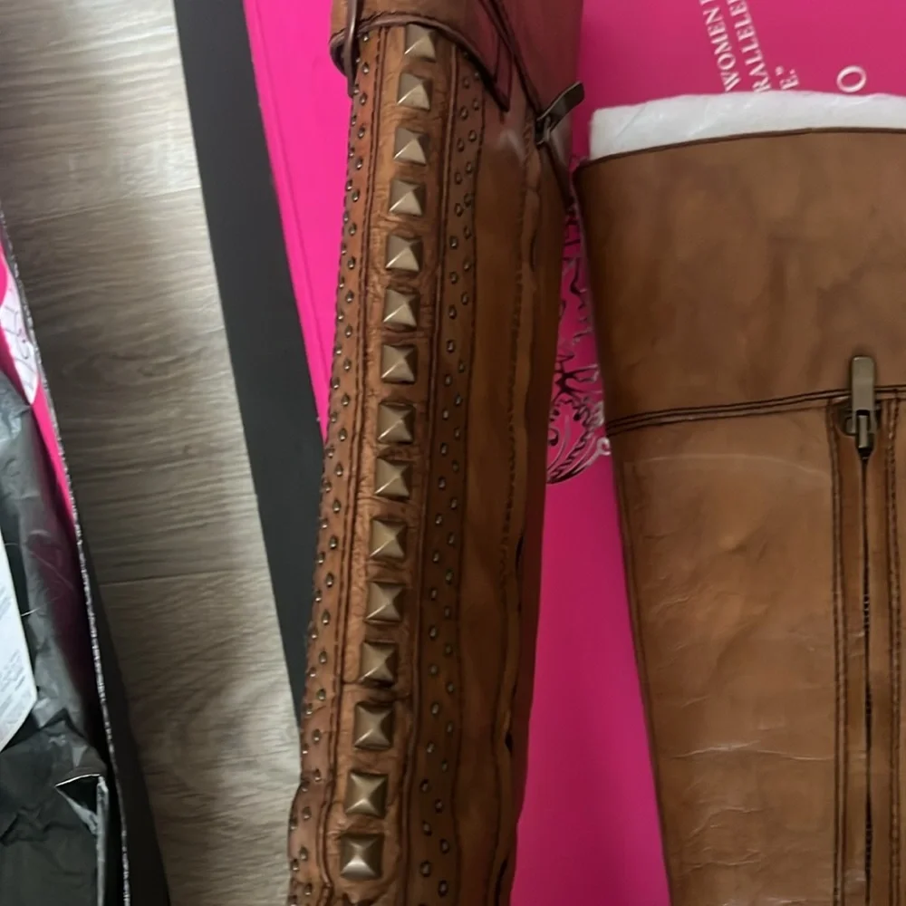 Vince Camuto
Bollo boots
7.5
New - Picture 5 of 6